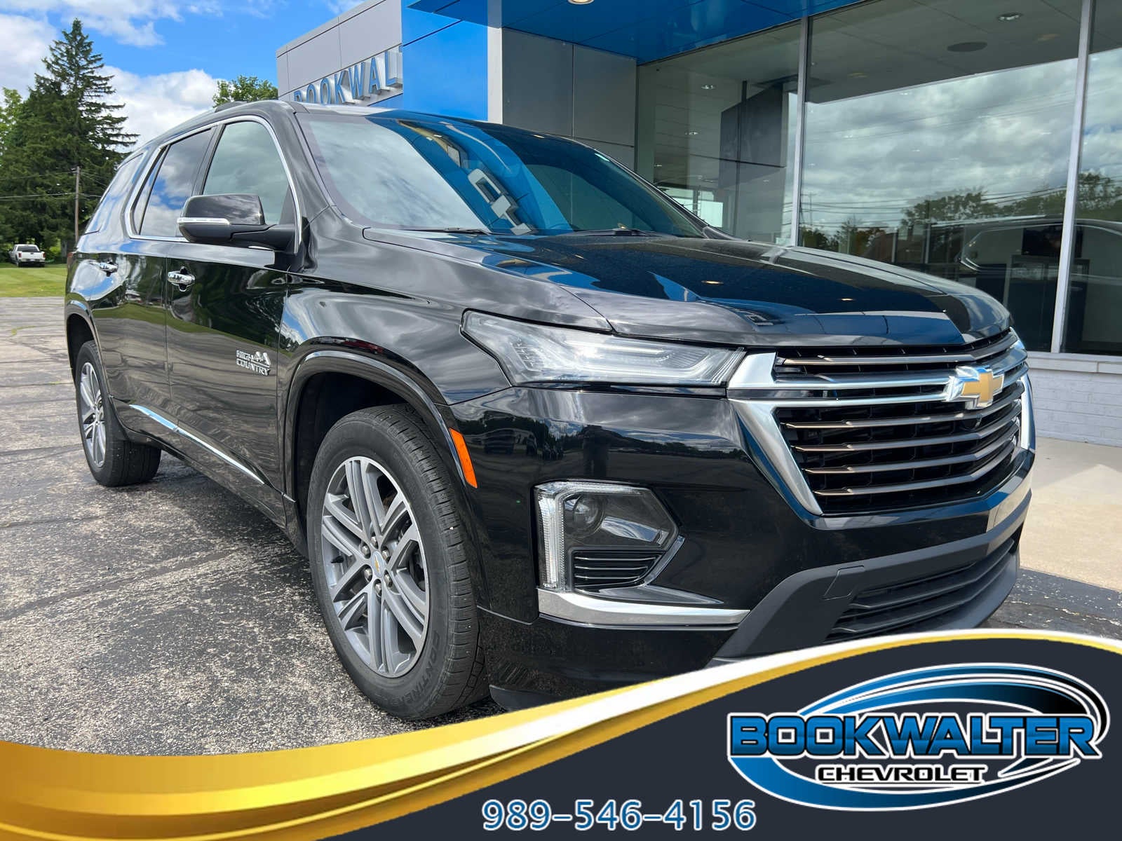 2023 Chevrolet Traverse High Country in Mosaic Black Metallic — front three-quarter view